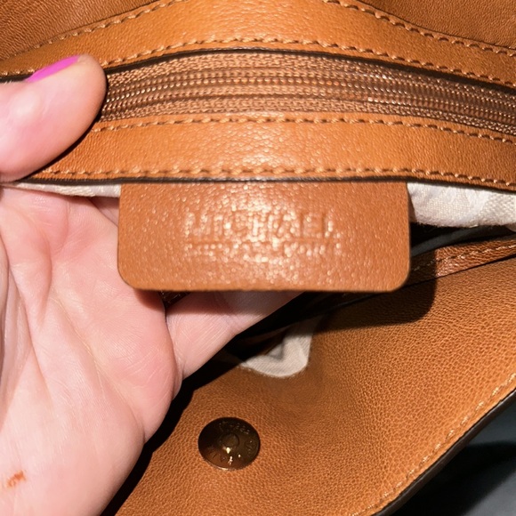 Micheal kors Hamilton like new tan leather authentic bag with good hardware - Picture 10 of 14